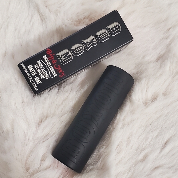 Buxom Lipstick - Picture 1 of 4